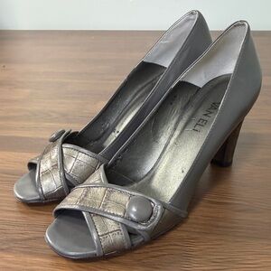Vaneli Women's‎ Metallic Gray Peep Toe Heels sz 8.5N